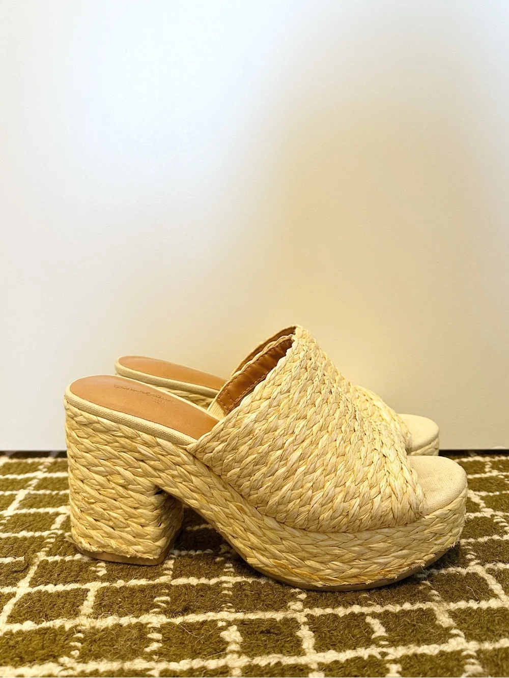 🌾Universal Thread Beige Raffia Nessa Platform Mules